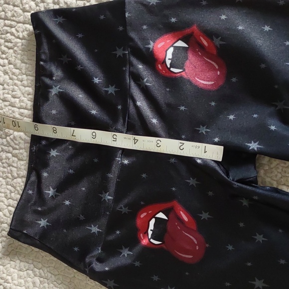 Goldsheep XS Vampire Lip Star Print Leggings - Picture 9 of 14